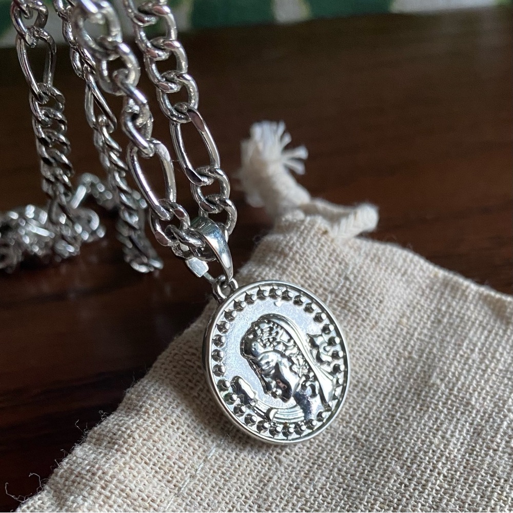 ✨ 2/$15 JEWELRY✨ Women's Waterproof Stainless Steel Athena Coin Necklace